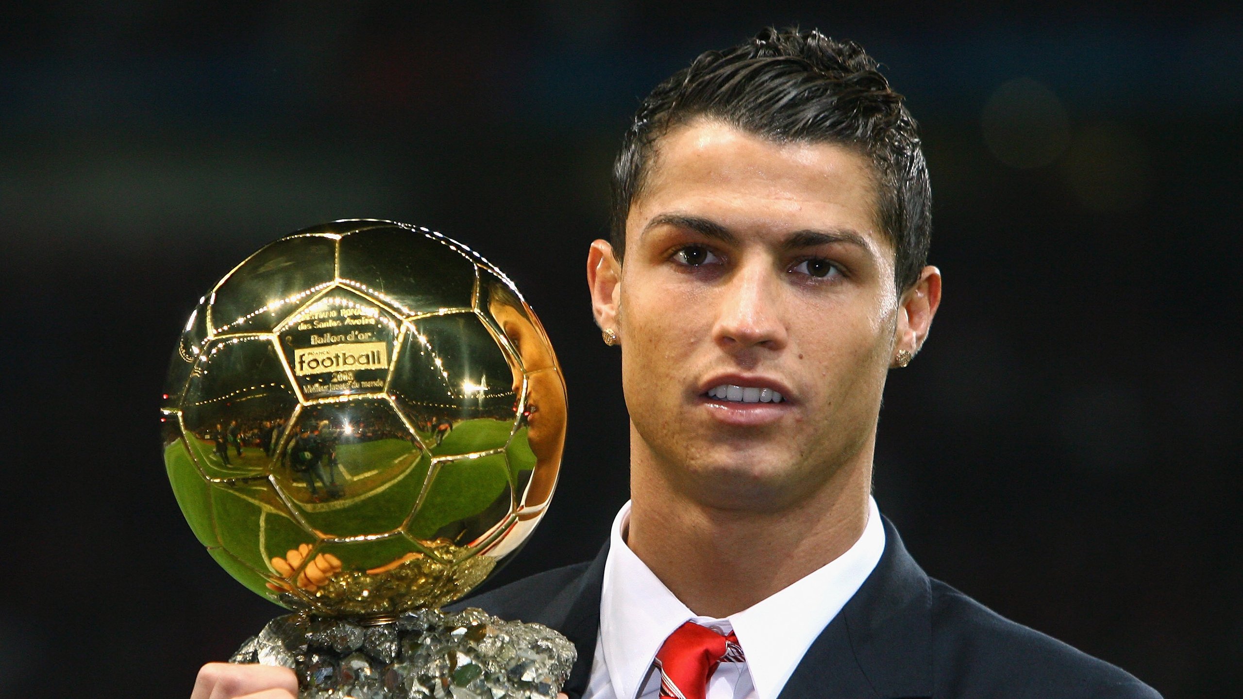 开云体育中国官网-《全球电竞大赛门票销售火爆,票价创新高》,全球电竞联赛线下总决赛